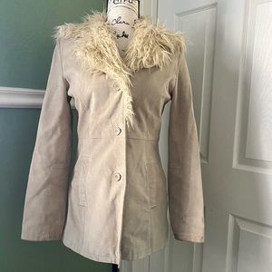 💛VINTAGE TAN SUEDE COAT WITH FAUX FUR TRIM 💛
